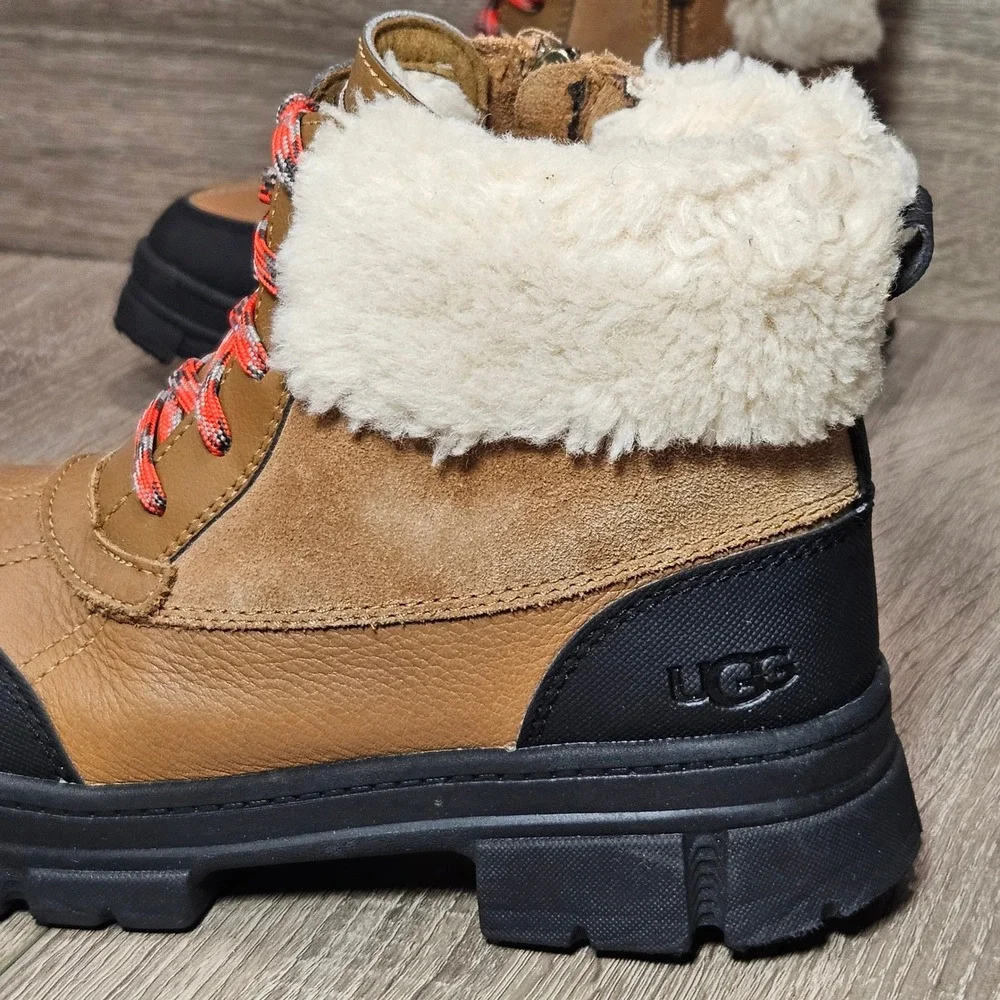 UGG Kids Ashton Addie boots Tan Leather Suede Waterproof 1143666K Size 4Y